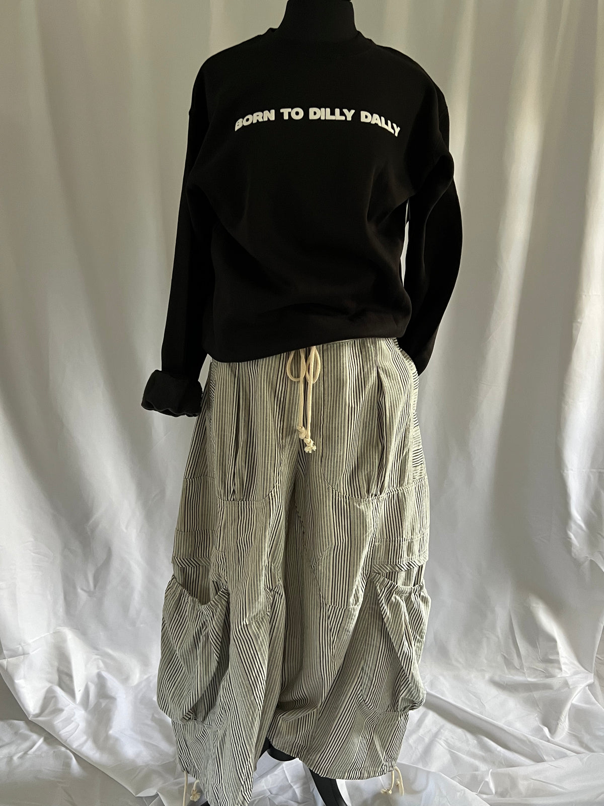 Dilly Dally Crewneck